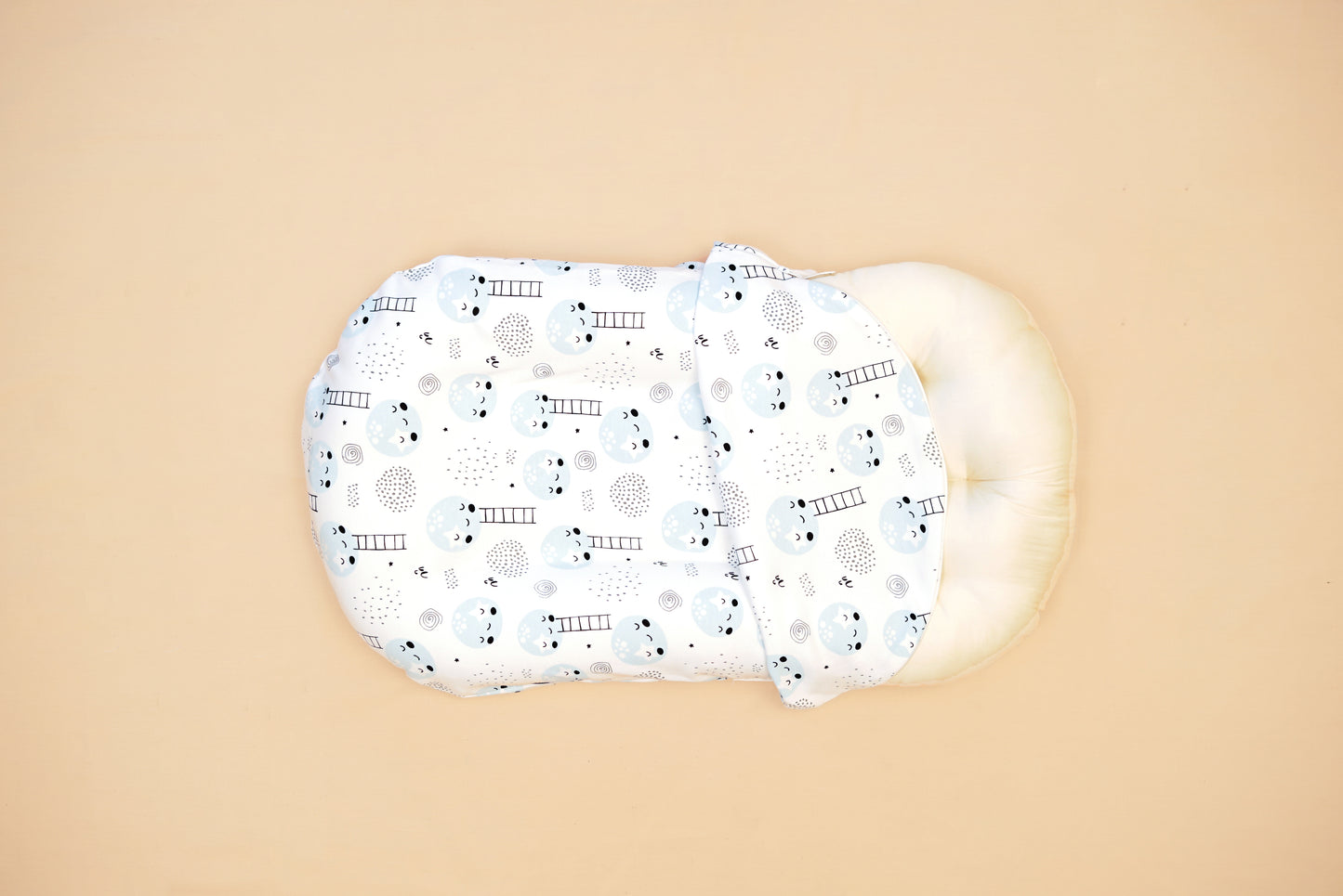 SNUGGLE BABY BED   - Moon And The Starry Night - Blueberry Cream